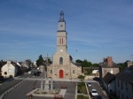 Vue générale de la Place de l'église Saint-Éloi à Saint-M'Hervé en Ille-et-Vialine, Bretagne