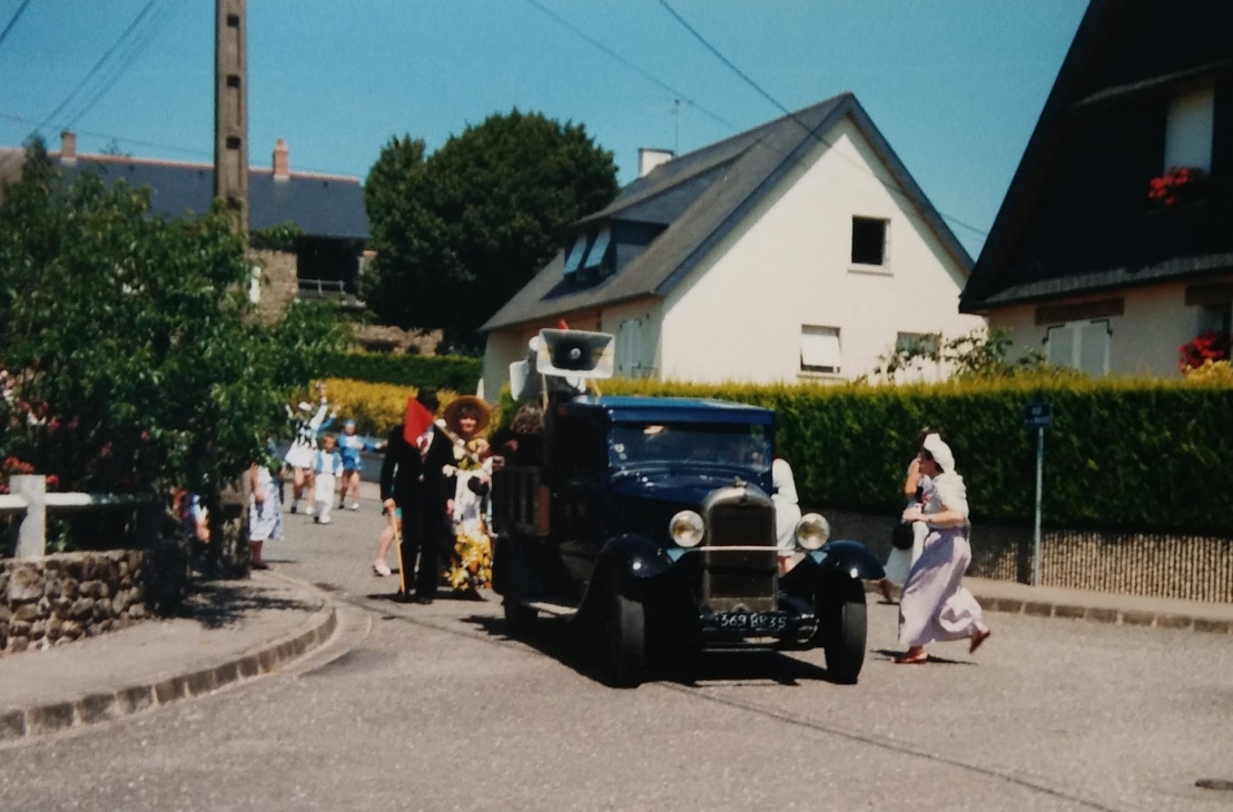 Défilé dans les années 1990 à Saint-M'Hervé